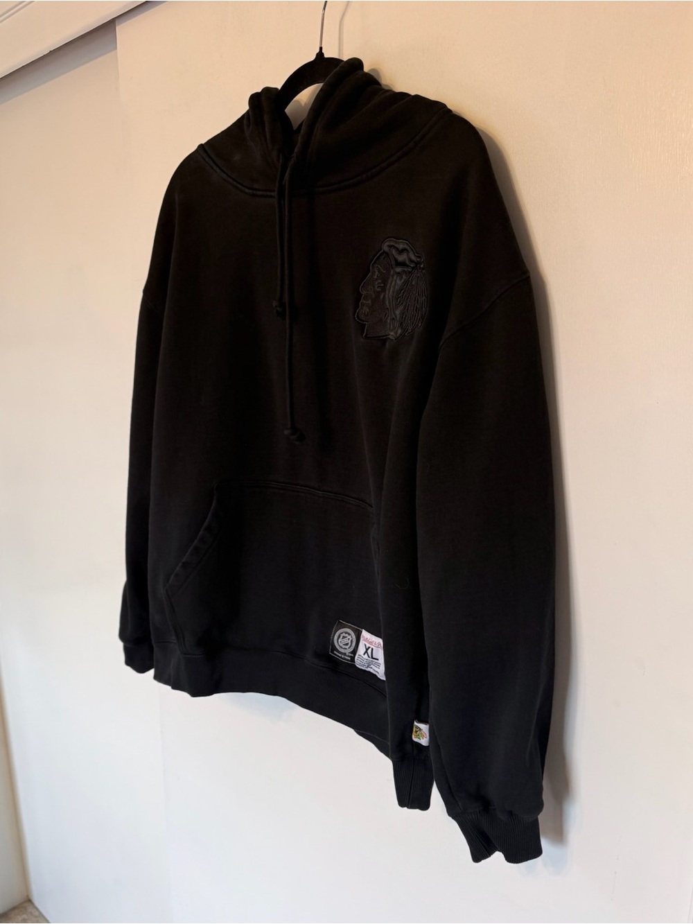 Mitchell & Ness Men's Black Hawks Hoodie - XL - Picture 8 of 12